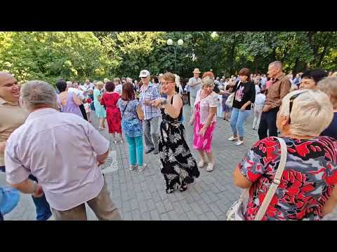 Видео: 4.08.24г..."Дорогая Пропажа"... гр. Курнуц... звучит на танцполе в Гомельском парке...