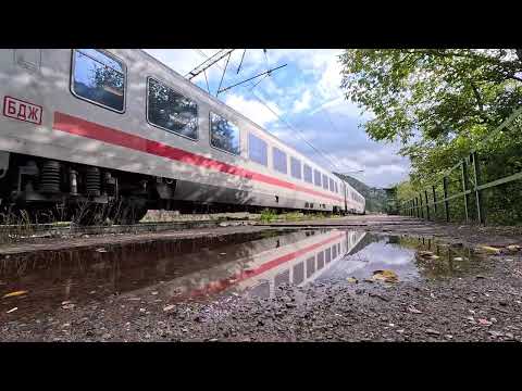 Видео: Мотриса, смартрон, шкода (и една локва:) на гара Лакатник...
