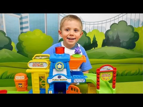 Видео: МАШИНКИ С ТРЕКОМ и Полицейский участок VTech - Интерактивные МАШИНКИ для детей - Играем в полицию