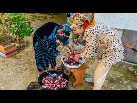 Видео: Казахстан! Бешбармак,Казы, Куырдак. Как живут в казахских сёлах сегодня ?
