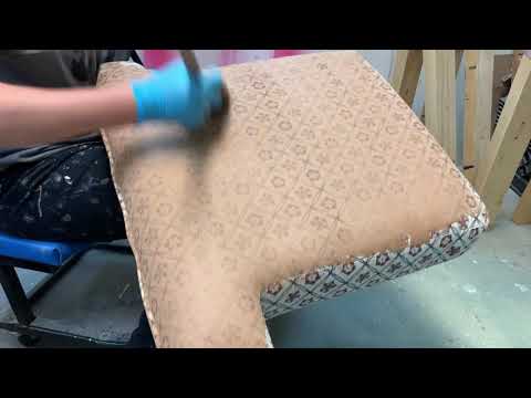 Видео: Как покрасить ткань так, чтобы она выглядела как кожа