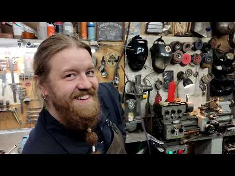 Видео: В гостях у Alkothrashers Garage - Sportster на  суровой раме "Хардтейл"  - Работа кипит!