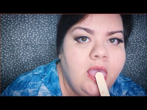 Видео: АСМР ❤ макияж слюнкой 👅 звуки рта 👄 движение рук 🤗 ASMR spit painting your makeup
