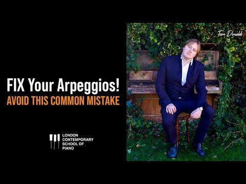 Видео: Как играть арпеджио в аккордовых рисунках