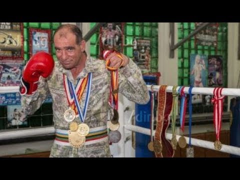 Видео: Серафим Тодоров на 50: Tриумфи, болка и живот като за филм