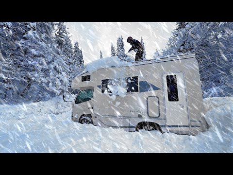 Видео: Автомобильный кемпинг, утопающий в сильном снегу | Встреча со снежными монстрами
