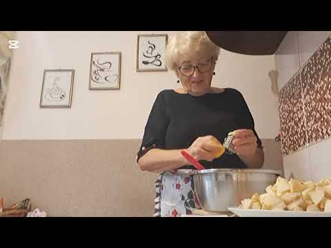 Видео: Яблучна  шарлотка .