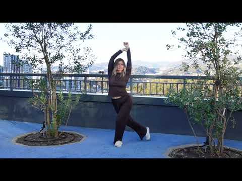 Видео: УТРЕННЯЯ ЙОГА. Йога с утра. УБИРАЕМ ОТЕКИ РАССЛАБЛЯЕМ ТЕЛО ЗА 10 МИНУТ