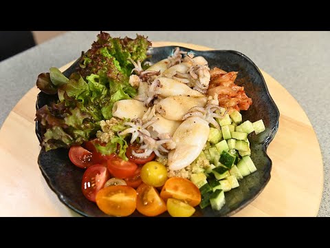 Видео: Строганов из баранины с пюре из батата. Салат с кальмарами