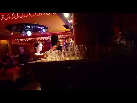 Видео: Директор ресторана "Атлантика" выступает со сцены...