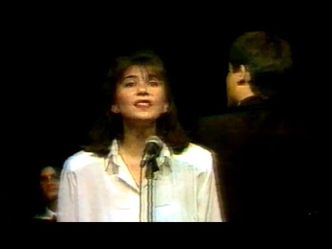 Видео: "Бела съм, бела юначе" - концерт на СМУ Широка лъка в НДК - 1994 г.