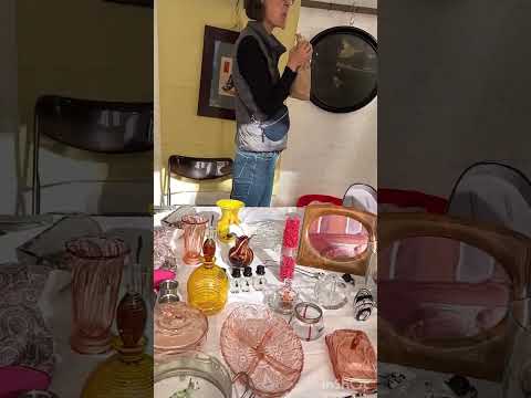 Видео: От стульев до икон, найти можно всё! 