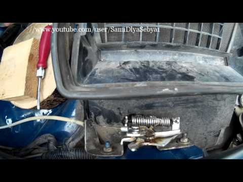 Видео: Открытие капота НИВА ВАЗ при обрыве тросика. Замена тросика капота НИВЫ
