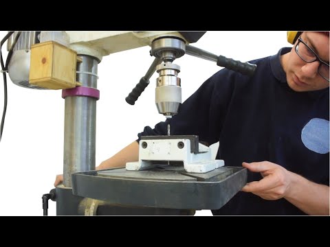 Видео: Сверлите идеально центрированные отверстия с помощью сверлильного станка?