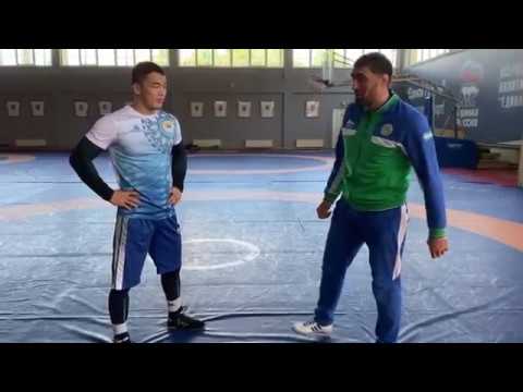 Видео: Бросок прогибом, рука голова - показывает Рустам Ассакалов и Акжол Махмудов