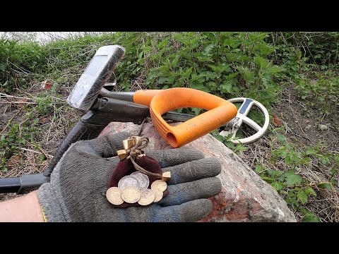 Видео: НАШЕЛ старинный КОШЕЛЬ с ОФИГЕННЫМИ МОНЕТАМИ в развалинах!!!