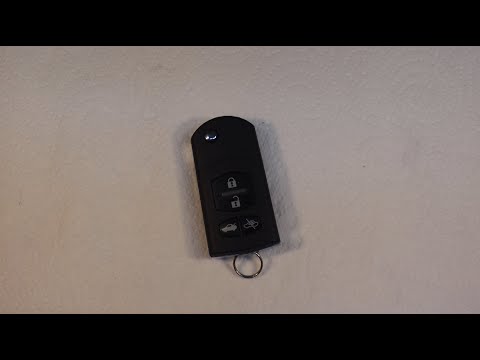 Видео: Замена батарейки в брелоке Mazda MX5 Mk 3