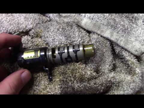 Видео: Устранение течи масла в электромагнитном клапане изменения фаз газораспределения Honda Accord 200...