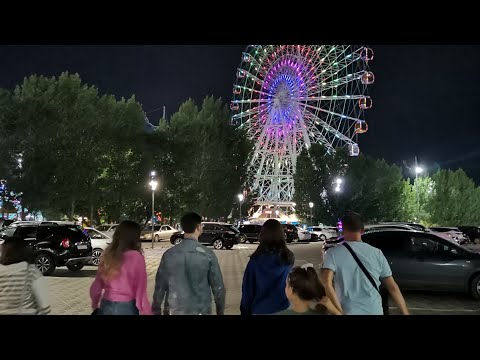 Видео: Гуляем по ночной Астане. Почему наши молодые живут в Казахстане.