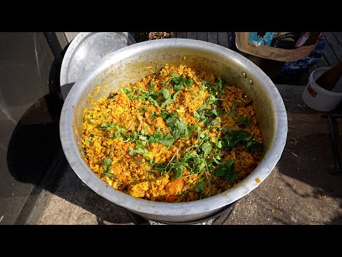 Видео: Готовим овощной бириани на 25 человек — готовим на открытом воздухе на огне, как свадебный бириани!!