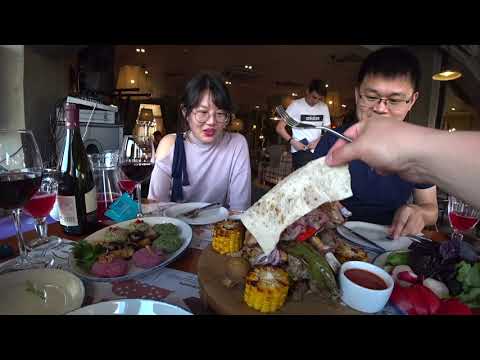 Видео: Саня и Юля. Отмечаем день рождения в грузинском ресторане