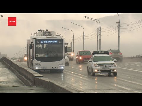 Видео: По Коммунальному мосту снова поехали троллейбусы