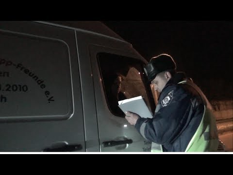 Видео: Хамовитый заяц в рядах ГАИ