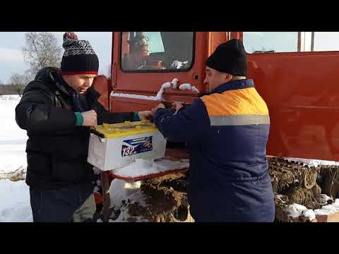 Видео: Танцы вокруг ДТ-75 в лёгкий мороз. Долгая прелюдия, быстрый старт и небольшие покатушки по снегу...