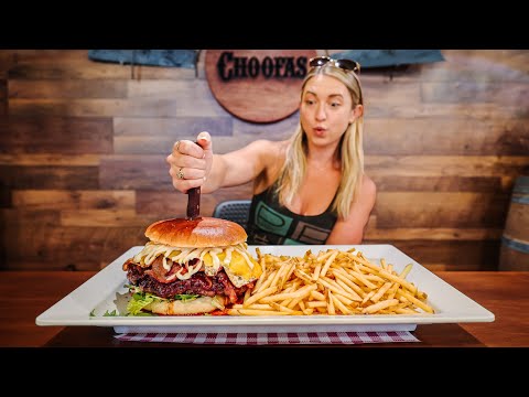 Видео: Можно ли завершить этот XXXL-завтрак с бургерами менее чем за час?!