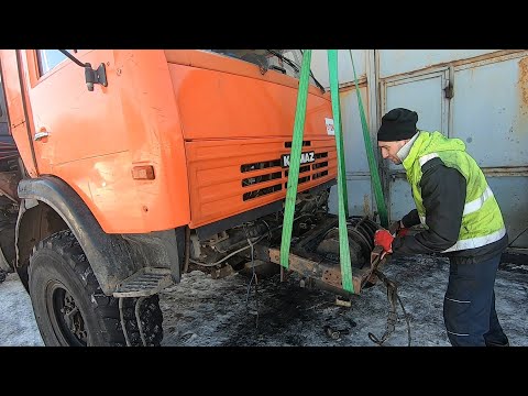 Видео: Ставим лебедку ЗИЛ 131 в КАМАЗ 43118. часть 1