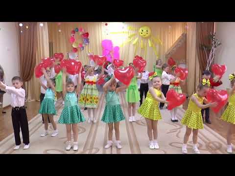 Видео: Танец с шарами "Мама будь всегда со мною рядом"