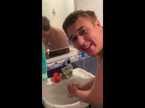 Видео: Опасное бритье с Синдромом Туретта!