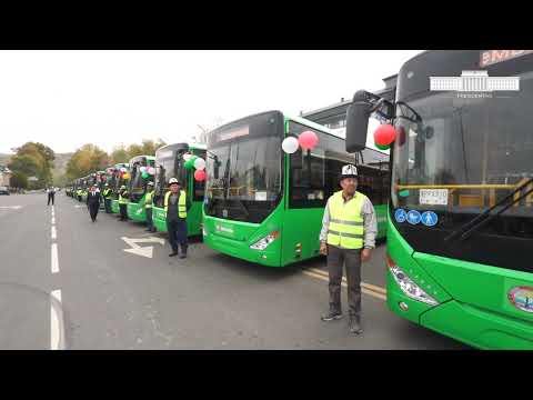 Видео: Садыр Жапаров Жалал-Абад шаарына жаңы автобустарды жана автоунааларды тапшырды