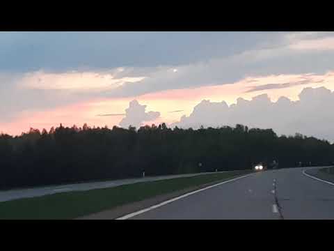 Видео: Driving tour in Belarus by car. Road trip Belarus. Дорога Р-23 Минск - Слуцк. Закат над трассой Р23.