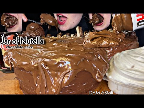 Видео: Банка с нутеллой с шоколадным тортом, сливками и молоком. Еда звуков. Десерт.