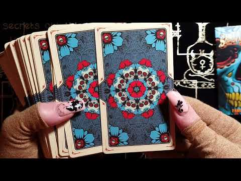 Видео: Обзор колоды Таро Святой Смерти / Tarot review Santa Muerte Tarot ♣️♥️♠️♦️