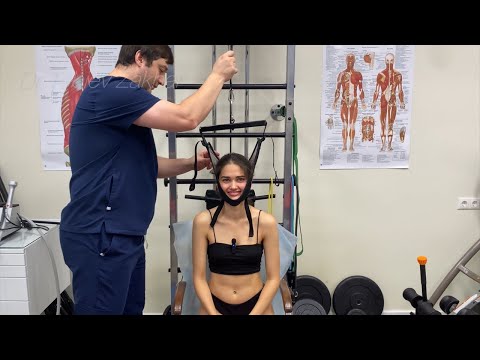 Видео: Веселая вокалистка Ильвина на мануальной терапии (Cheerful vocalist undergoing manual therapy)