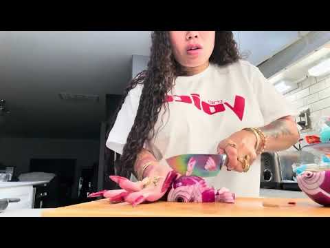 Видео: Свиные ребрышки и острые огурцы