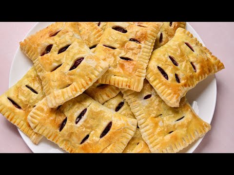 Видео: СЛОЙКИ С ВИШНЕЙ из готового слоеного теста🍒 Без дрожжей