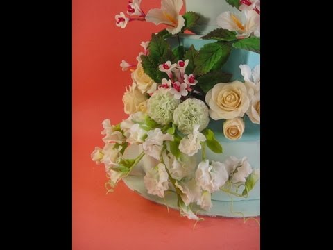 Видео: Как сделать душистый горошек из мастики. Gumpaste flowers.  Making a Gumpaste Bindweed