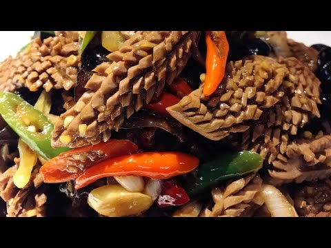 Видео: Жареная свиная почка с перцами 爆炒腰花  Китайская кухня 中国美食