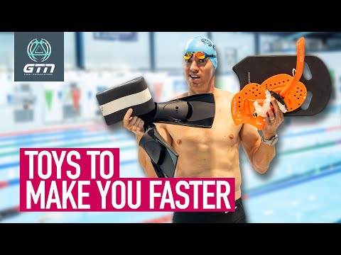 Видео: Три вспомогательных средства для плавания, которые нужны каждому триатлонисту (и два, которых сле...