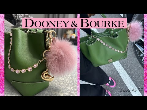 Видео: Что в моей сумке: сумка Dooney & Green Barlow #pinkfordjking @BagsOfLuv @SimplyDee9301