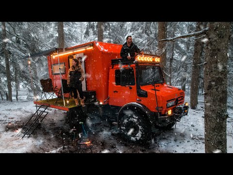 Видео: СНЕЖНЫЙ ЛАГЕРЬ С БАЛКОНОМ-КАРАВАНОМ