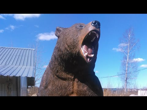 Видео: Медведь. Резьба бензапилой Большого деревянного медведя. Chainsaw carving of a large wooden bear