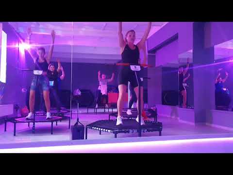 Видео: Jumping fitness. Тренировка джампинг фитнесс. Кардио - 500 ккал