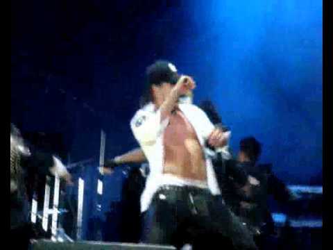 Видео: Дима Билан (собачка в трусах) ЕКБ 2008! :)