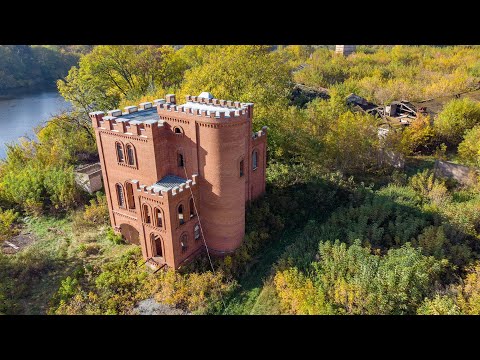 Видео: Заброшенный дом-замок. Вот что бывает, когда «барские замашки» берут вверх над разумом.