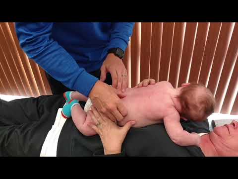 Видео: Ребенок избавился от колик и запоров после сеанса мануальной терапии