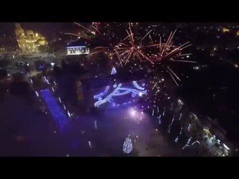 Видео: Грейна коледната елха на Варна